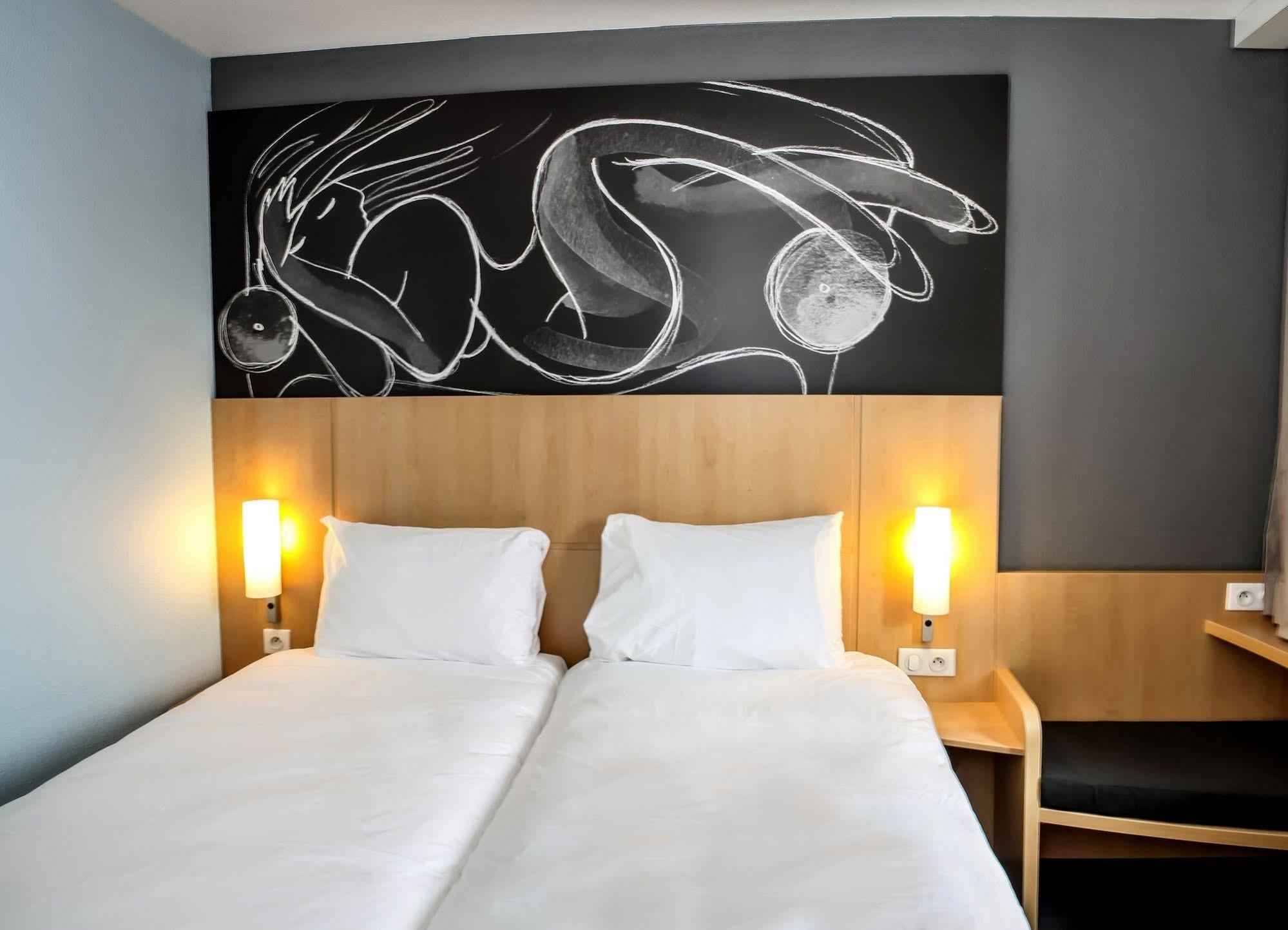 Ibis Saint-Genis-Pouilly Geneve Hotel Екстериор снимка